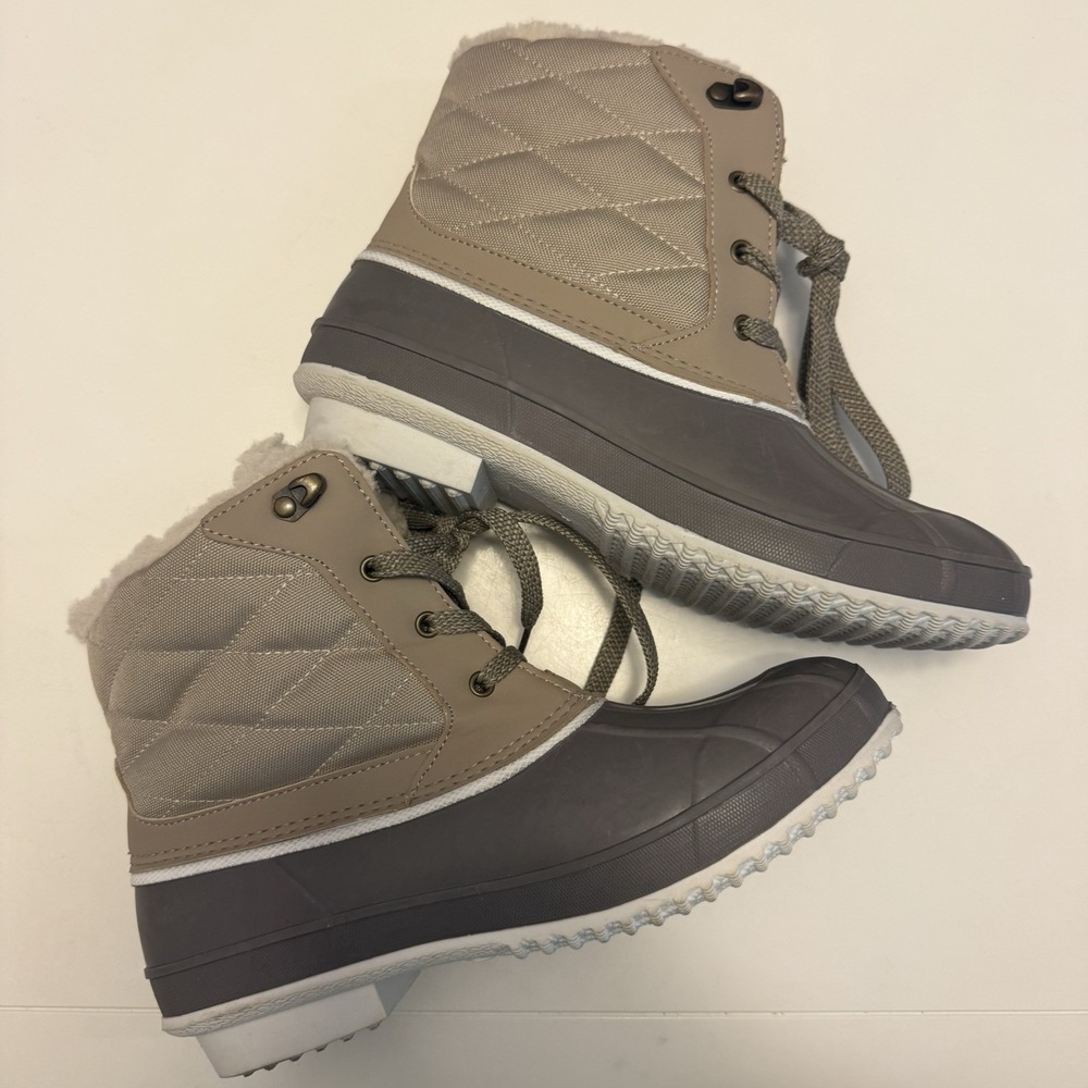 Khombu Zany Women's Waterproof Duck Boots, Size 8, Taupe, Excellent Condition